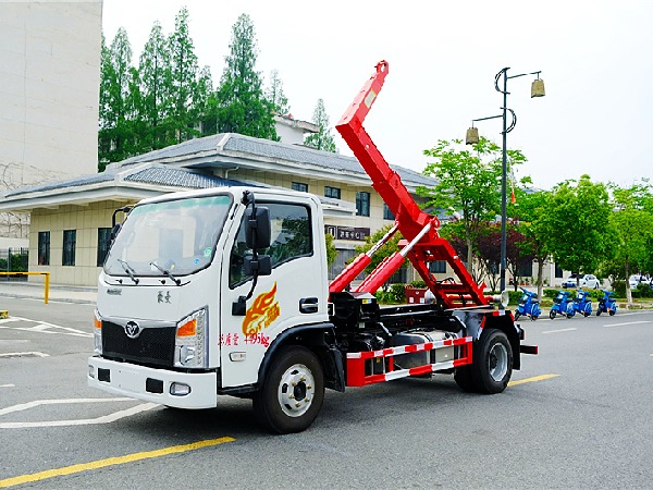 重汽豪曼蓝牌勾臂垃圾车
